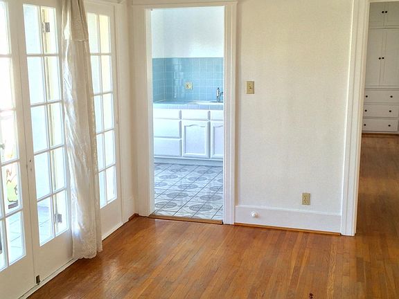 4th image of 4832 Oakwood Ave #3