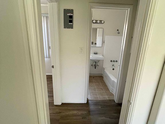 4th image of 308 N Louise St #8