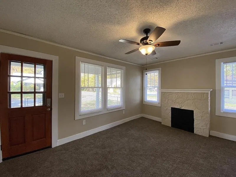 2 bed, 846 sqft, $975 — Photo 2