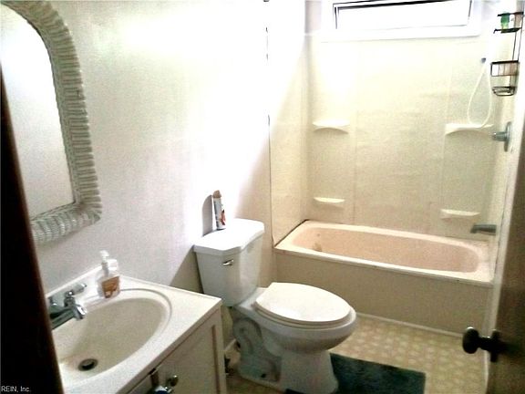 4th image of 297 Burnetts Way