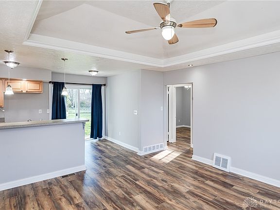 5th image of 5956 Hendon Ave