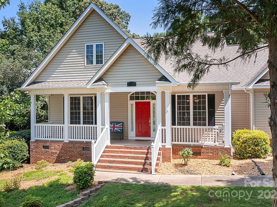 1st image of 157 Saddle Wood Ln