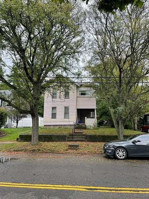 547 S Main St photo 1