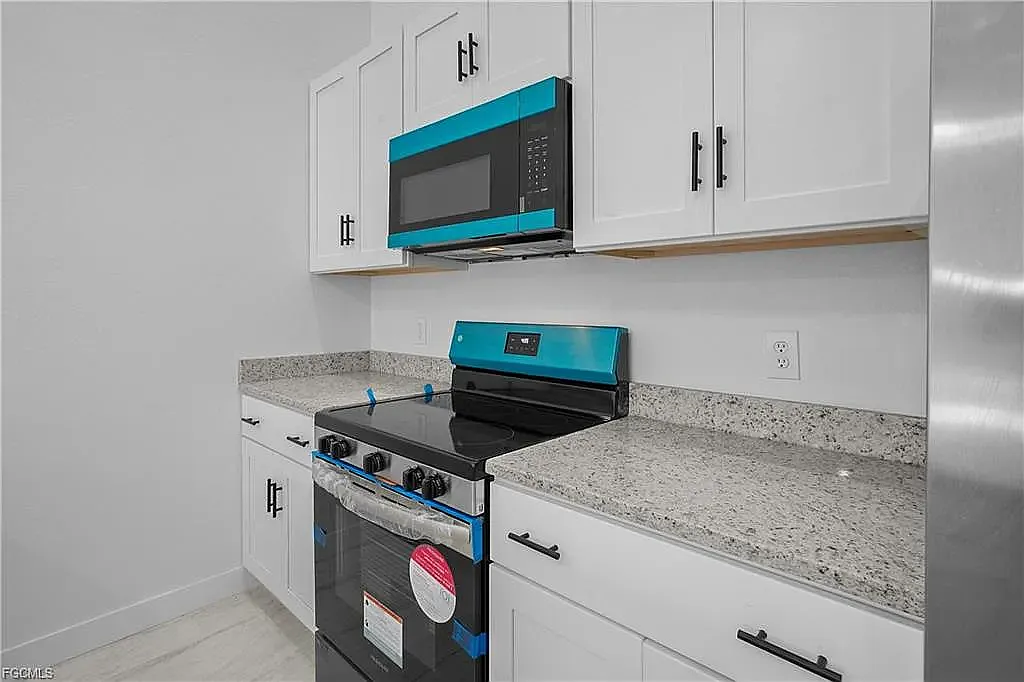 3 bed, 1300 sqft, $1,800 — Photo 3