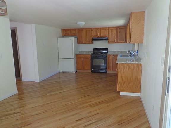2nd image of 25 Grand St