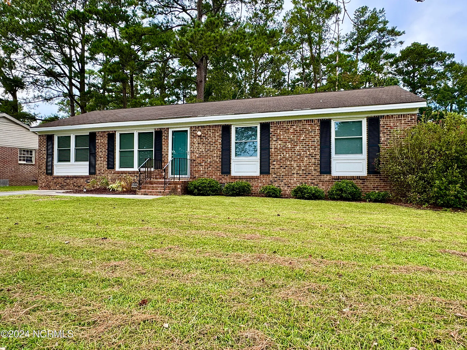 3 bed, 2.0 bath, 1317 sqft, $1,700 — Photo 3