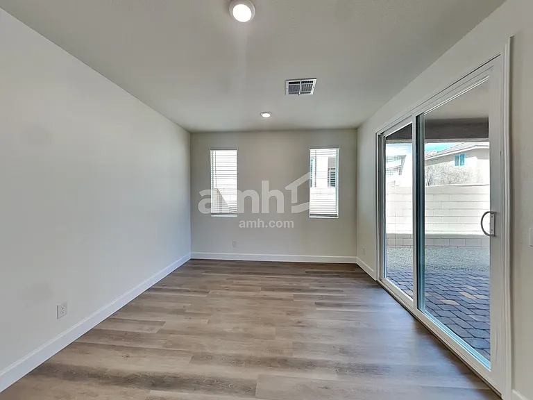 2448 S Deborah Ave — Photo 6