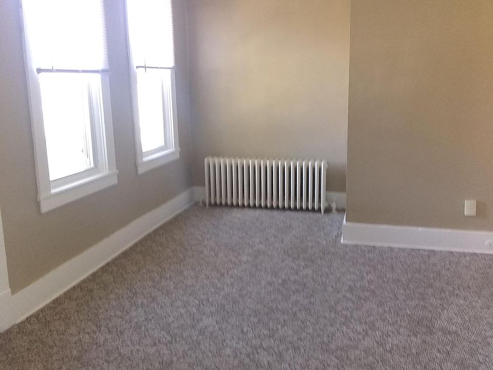 1st image of 558 3rd Ave