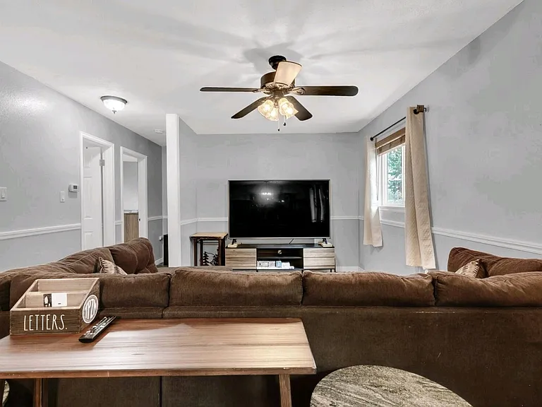 341 Longfellow Dr — Photo 4