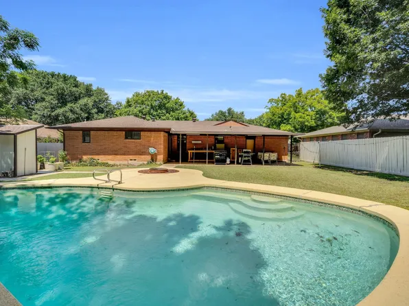 138 Barry Ln, Lancaster, TX 75146