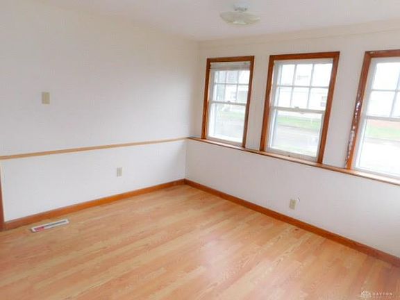 3rd image of 3641 Clearview Ave