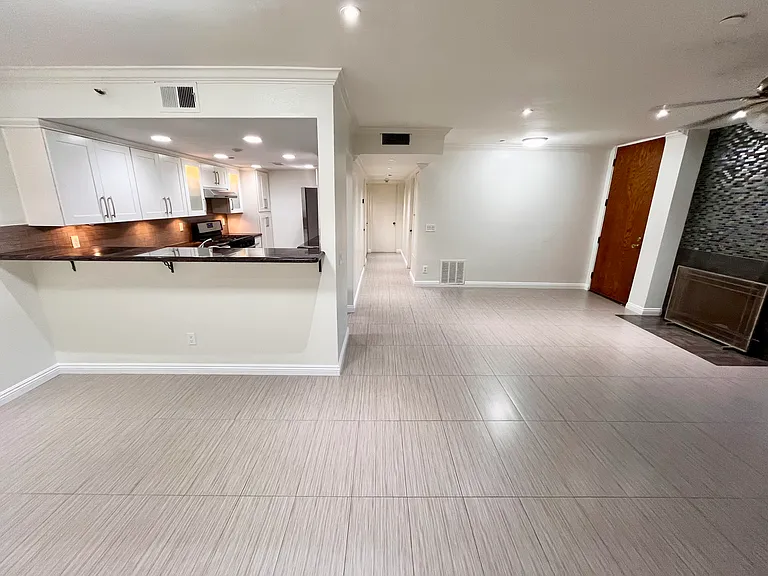500 E Del Mar Blvd #30 — Photo 4