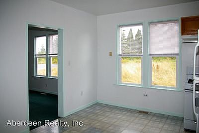 5th image of 920 Dion Ave