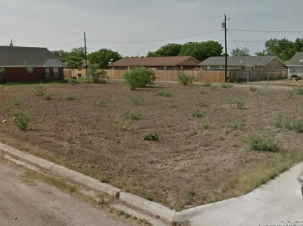 144 W Brazos St LOT 7, Uvalde, TX 78801