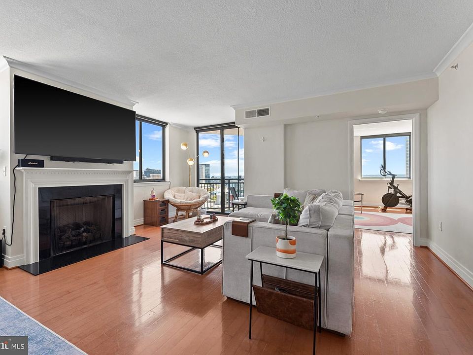 1st image of 414 Water St Unit 1813