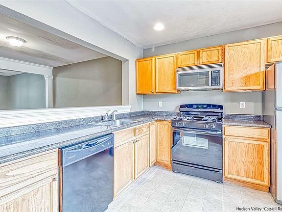 3rd image of 66 Argent Dr