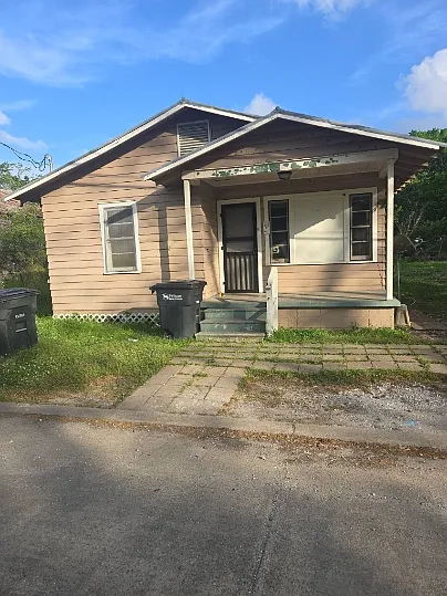 405 Anderson St — Photo 1