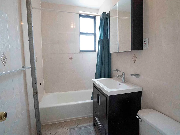 29-06 21st Ave #3D — Photo 4