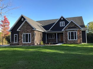 12 Bloomfield Dr, Peru, NY 12972