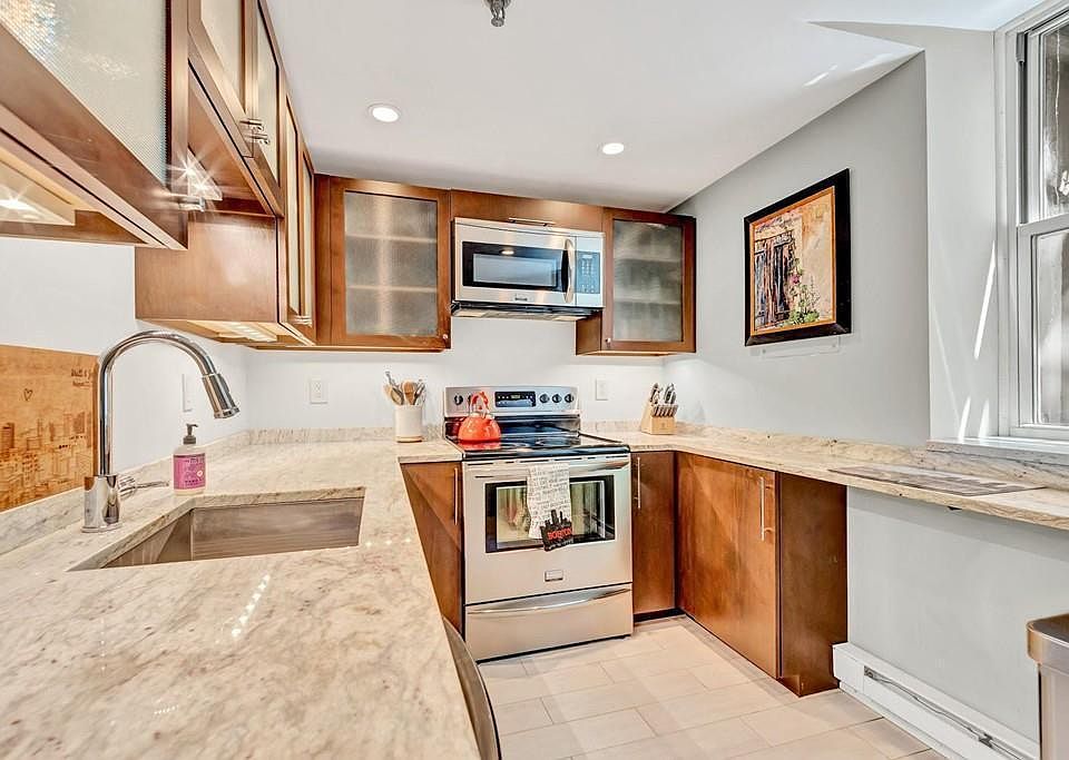 1st image of 56 Prince St APT 2