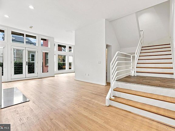 4th image of 114 Bainbridge St