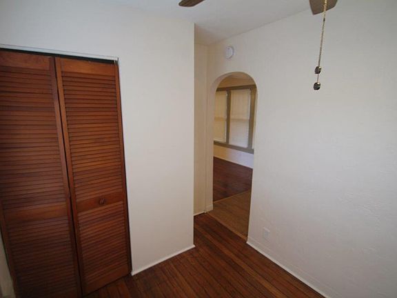 4th image of 1040 9th Ave N #1/2