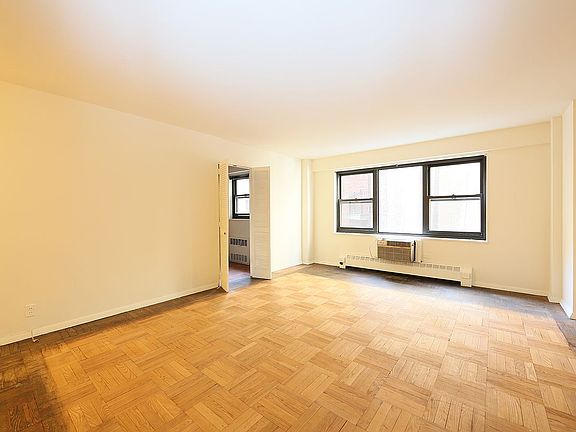 4th image of 1036 Park Ave #3A