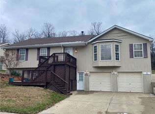 517 Kindred Dr, Smithville, MO 64089
