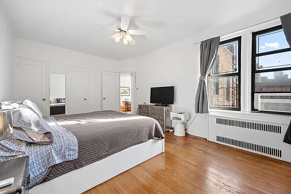 Bedroom, photo 1