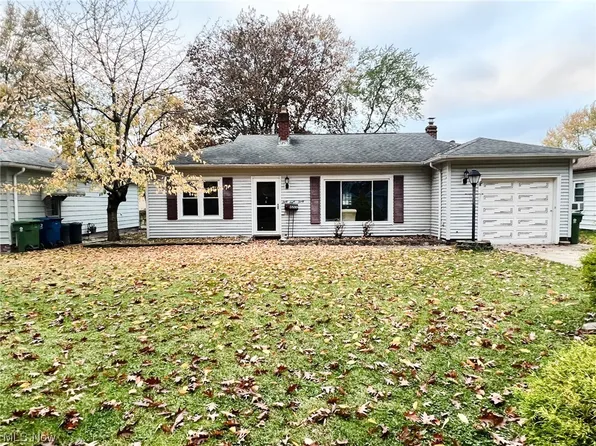 6830 Oakwood Rd, Parma Heights, OH 44130