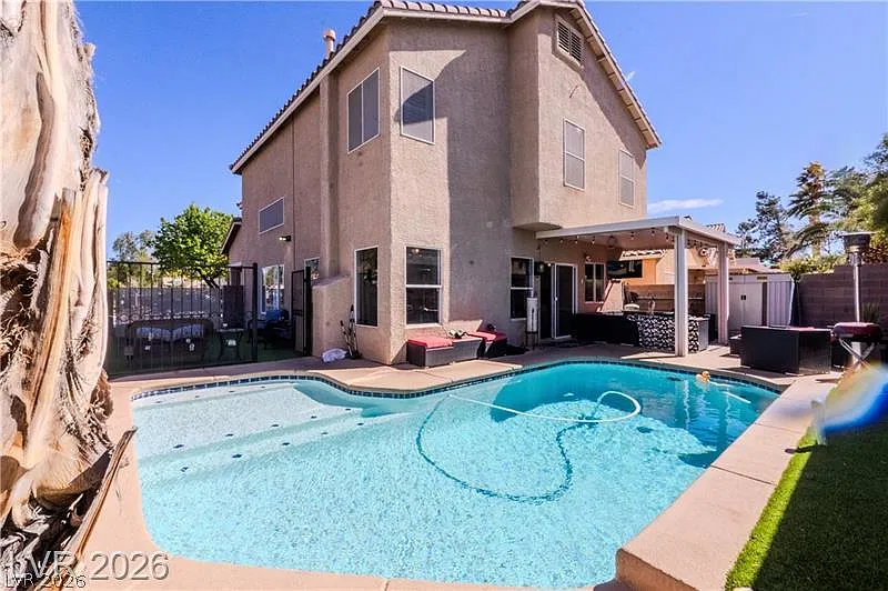 6 bed, 3.0 bath, 2390 sqft, $2,995 — Photo 3