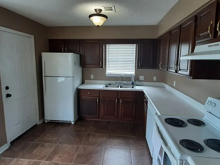304 Ray St — Photo 18