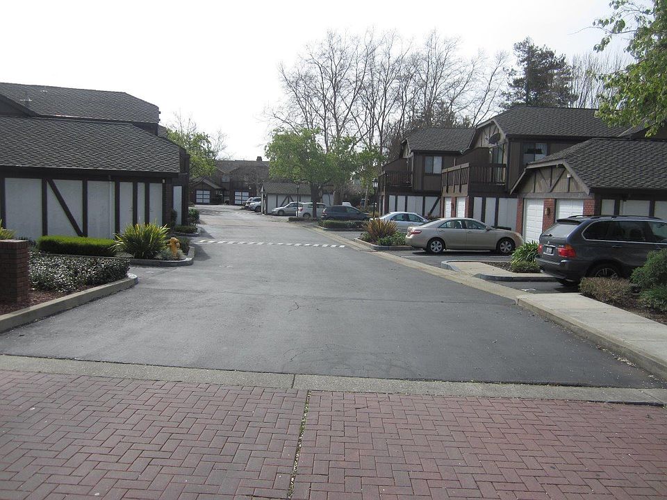 2nd image of 2620 Teal Ln