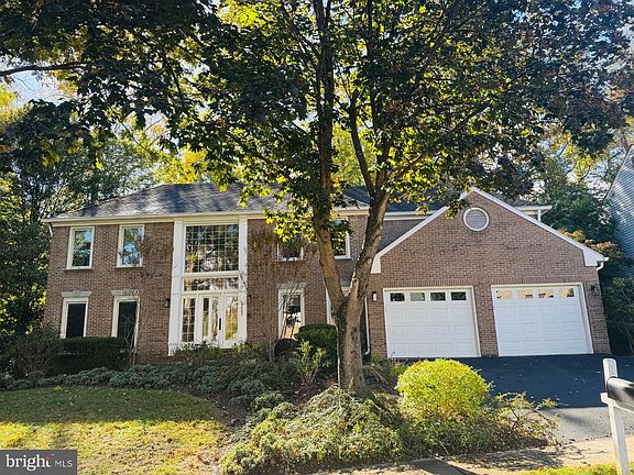 3rd image of 8607 Cherry Dr