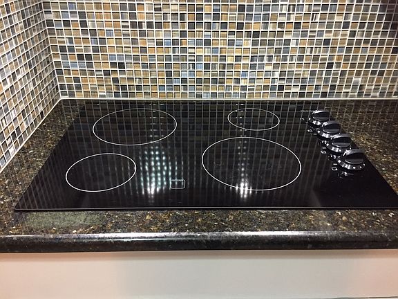 4th image of 2409 Lupton Dr