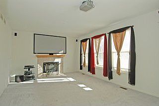 5th image of 483 Rosewood Dr
