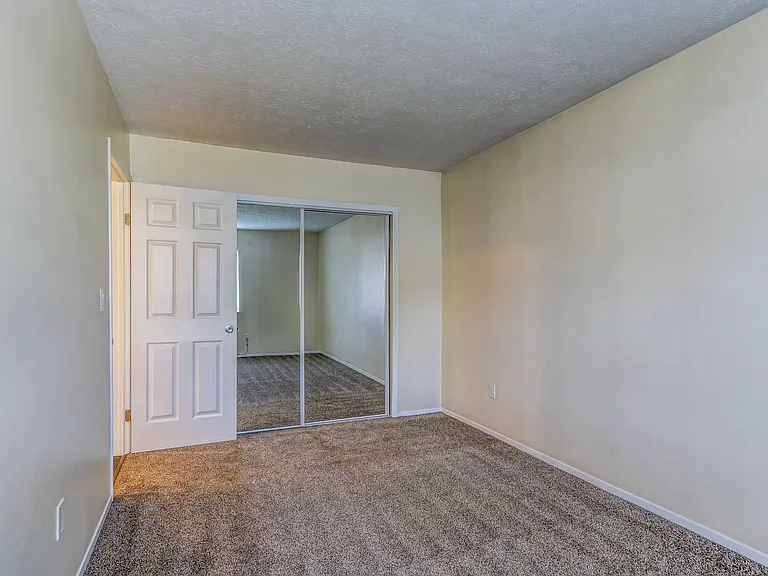 Royalwood Apartments — Photo 12