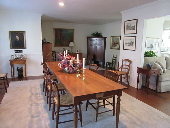 3rd image of 2208 Ellen Dr