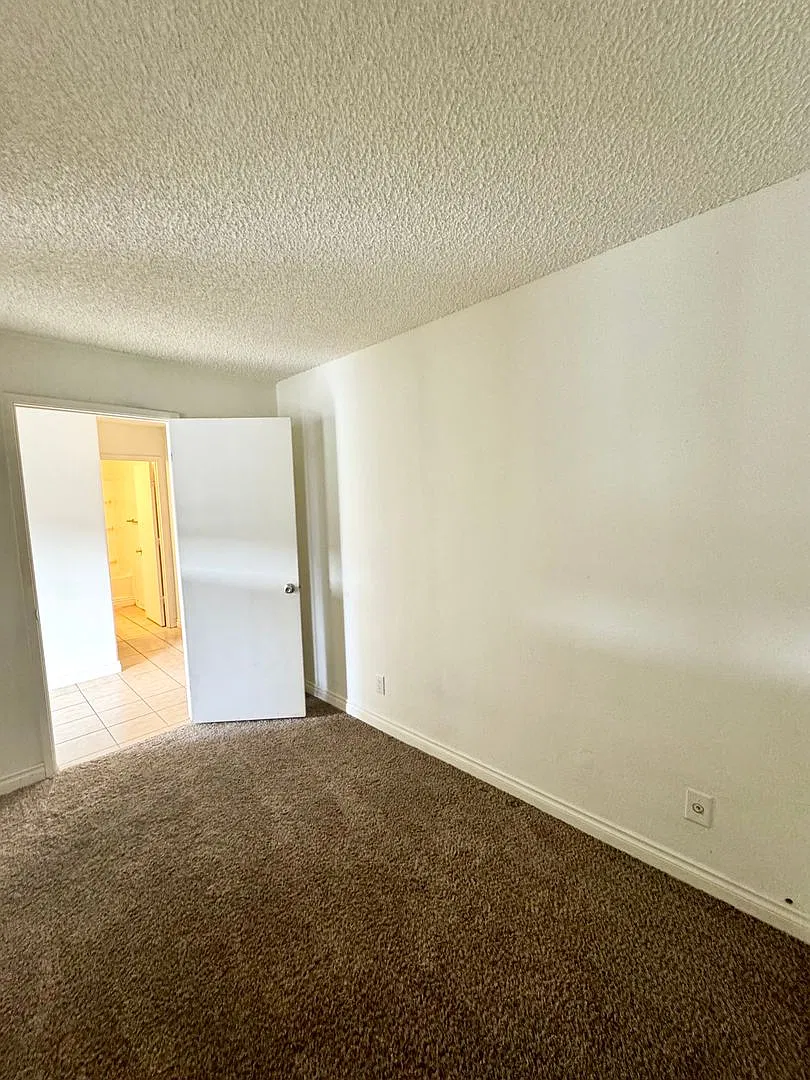 Dry Creek Apartments — Photo 4