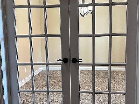 4th image of 604 Darby Ln