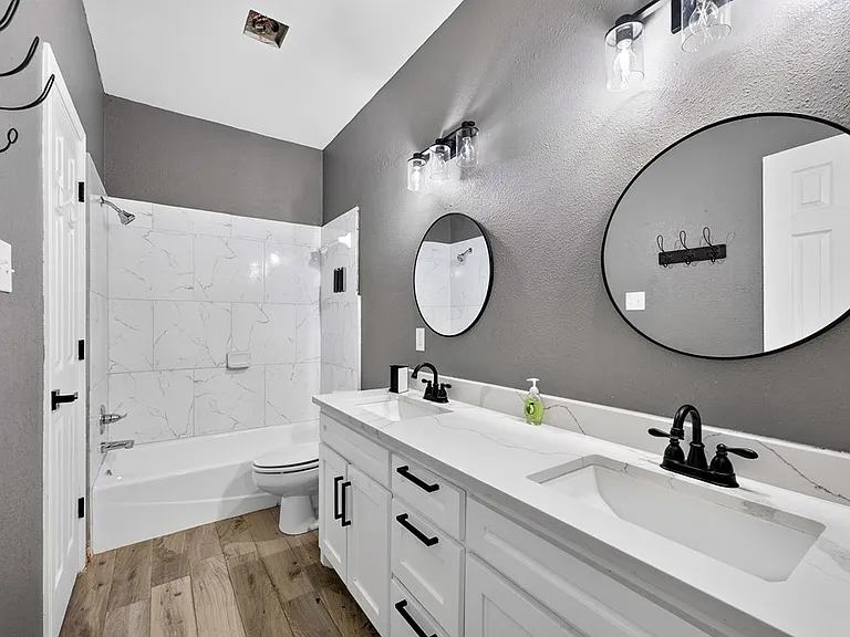 4910 Kingsboro Ct — Photo 38