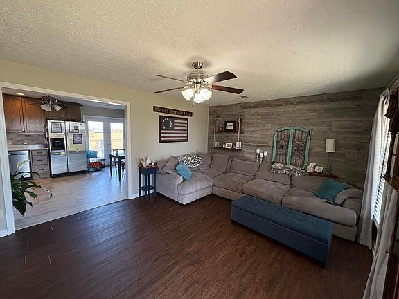 3rd image of 462 Concord Rd