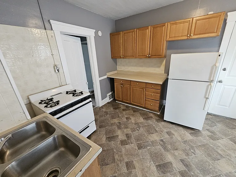 2059 W 105th St #4 — Photo 9