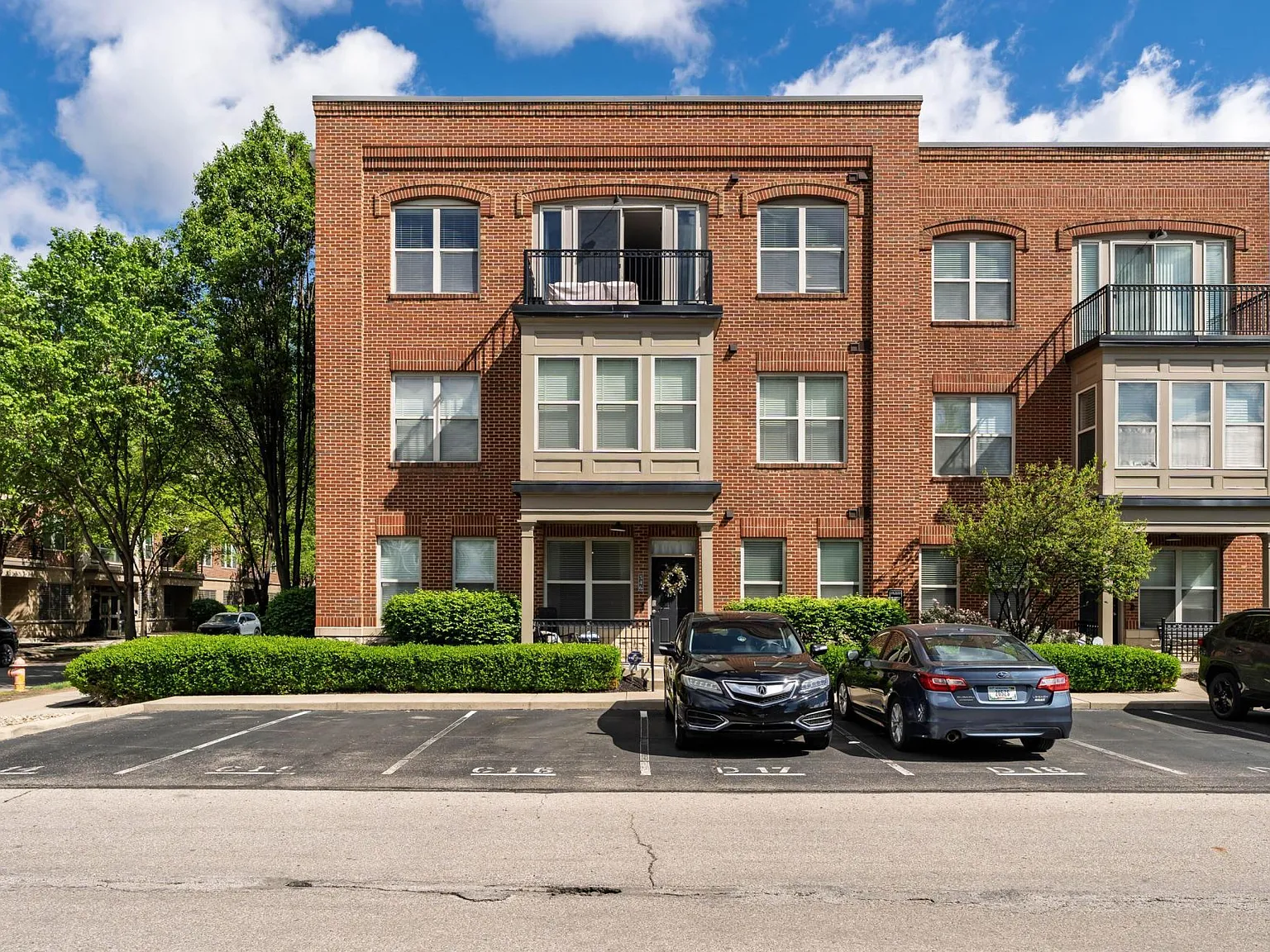 1 bed, 2.0 bath, 1140 sqft, $2,200 — Photo 2