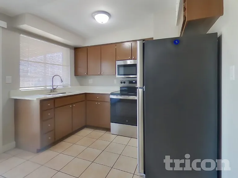 2932 W Caribbean Ln — Photo 7