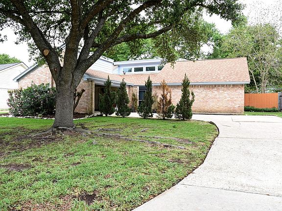 3rd image of 25810 Fairbrook Ln