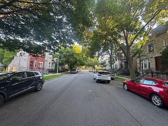5th image of 3633 S Prairie Ave