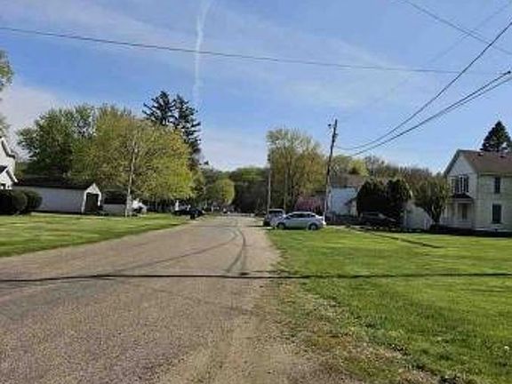 Exterior Neighborhood (street photo)