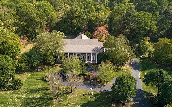 3rd image of 564 Eagles Nest Ct