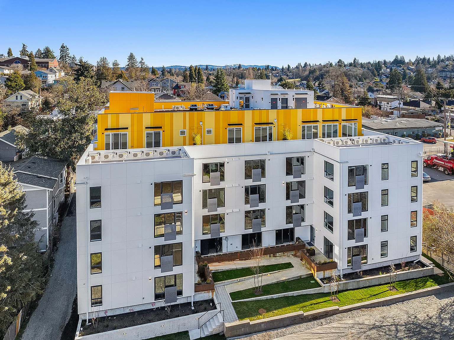 Symphony Apartments — Photo 2